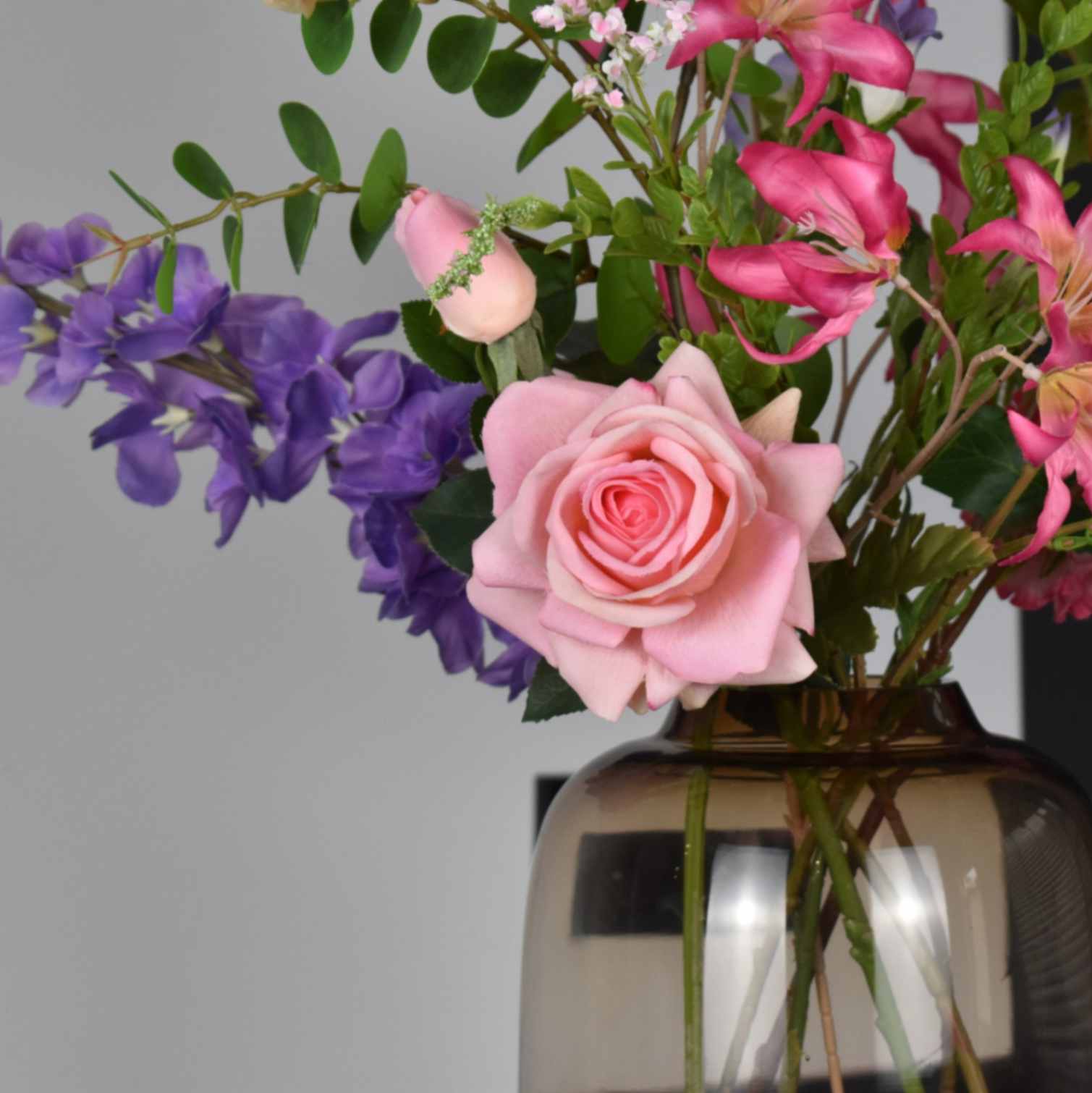 paars roze zijden bloemen boeket onder